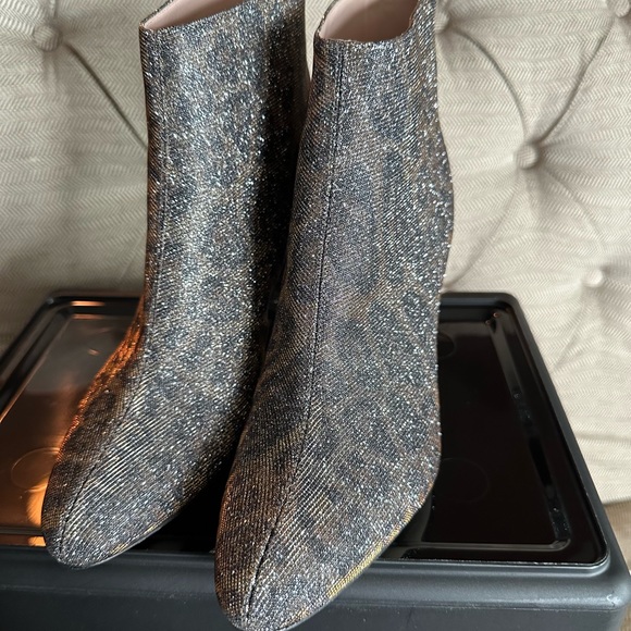 SJP by Sarah Jessica Parker | classic, zip-up ankle Minnie bootie. - Picture 3 of 5